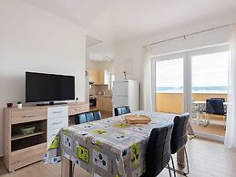 Simplistic Apartment in Neviđane near Sea Beach