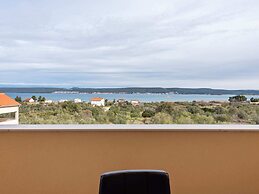 Simplistic Apartment in Neviđane near Sea Beach