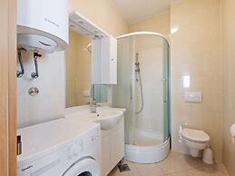 Simplistic Apartment in Neviđane near Sea Beach