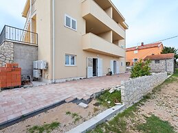 Simplistic Apartment in Neviđane near Sea Beach