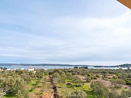 Simplistic Apartment in Neviđane near Sea Beach