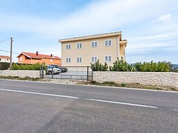 Simplistic Apartment in Neviđane near Sea Beach