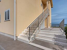 Simplistic Apartment in Neviđane with Balcony