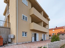 Simplistic Apartment in Neviđane with Balcony