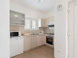 Simplistic Apartment in Neviđane with Balcony