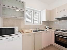 Simplistic Apartment in Neviđane with Balcony