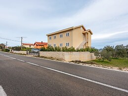 Simplistic Apartment in Neviđane with Balcony