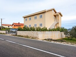 Simplistic Apartment in Neviđane with Balcony
