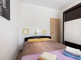 Simplistic Apartment in Neviđane with Balcony