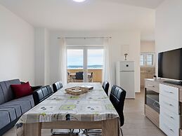 Simplistic Apartment in Neviđane with Balcony