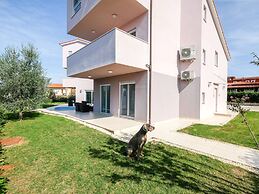 Attractive Apartment in Banjole With Swimming Pool