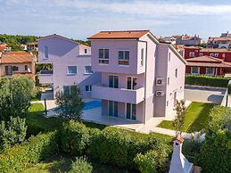 Attractive Apartment in Banjole With Swimming Pool