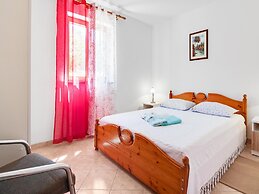 Secluded Apartment in Poreč with Garden