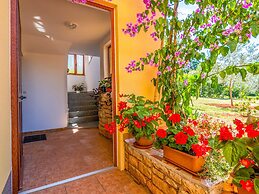 Secluded Apartment in Poreč with Garden