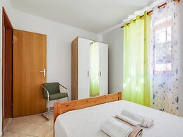 Secluded Apartment in Poreč with Garden