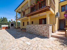 Secluded Apartment in Poreč with Garden