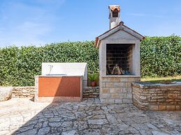 Secluded Apartment in Poreč with Garden