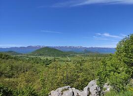 Quaint Holiday Home in Lovinac With Terrace