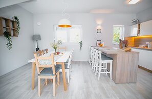 Quaint Holiday Home in Lovinac With Terrace