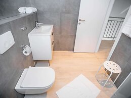 Quaint Holiday Home in Lovinac With Terrace