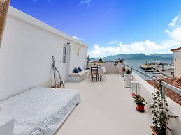 Astra Holiday Home in Aegina Island With Gorgeous Sunset Views