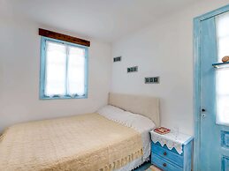 Astra Holiday Home in Aegina Island With Gorgeous Sunset Views