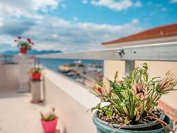 Astra Holiday Home in Aegina Island With Gorgeous Sunset Views