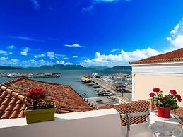 Astra Holiday Home in Aegina Island With Gorgeous Sunset Views