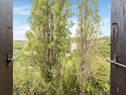 Apartment With Swimming Pool Near the Forest