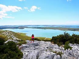 Fabulous Holiday Home in Pakostane With Swimming Pool