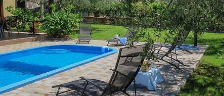 Fabulous Holiday Home in Pakostane With Swimming Pool