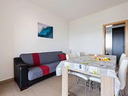 Simplistic Apartment in Neviđane near Sea