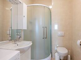 Simplistic Apartment in Neviđane near Sea