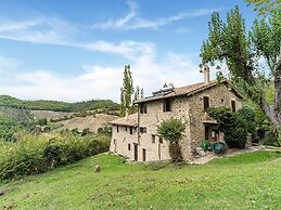 Cozy Cottage With Pool in Assisi
