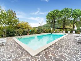 Cozy Cottage With Pool in Assisi