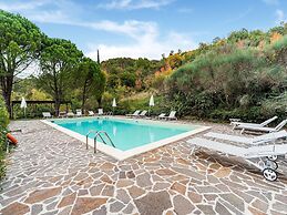 Cozy Cottage With Pool in Assisi
