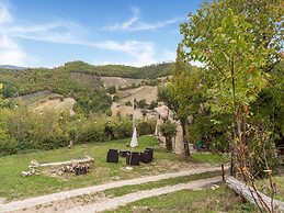 Cozy Cottage With Pool in Assisi