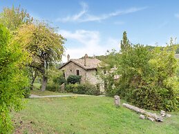Cozy Cottage With Pool in Assisi