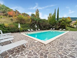 Cozy Cottage With Pool in Assisi