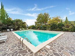 Cozy Cottage With Pool in Assisi