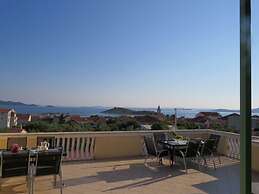 Alluring Holiday Home in Pakostane With Swimming Pool