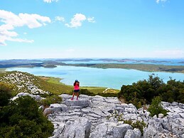 Alluring Holiday Home in Pakostane With Swimming Pool