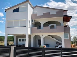 Delightful Apartment in Radovin With Garden