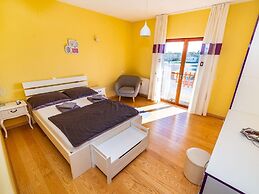 Delightful Apartment in Radovin With Garden