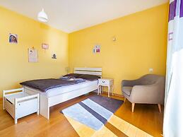 Delightful Apartment in Radovin With Garden