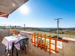 Delightful Apartment in Radovin With Garden