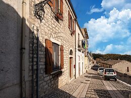 Elegant Apartment in Buonalbergo near Town Center