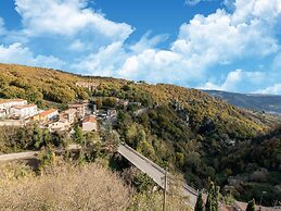 Elegant Apartment in Buonalbergo near Town Center