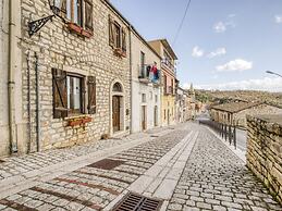 Elegant Apartment in Buonalbergo near Town Center