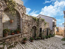 Elegant Apartment in Buonalbergo near Town Center